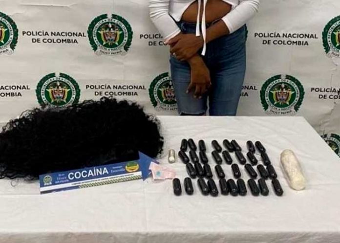 ¡Inédito! En Colombia mujeres llevaban cocaína en las extensiones de cabello