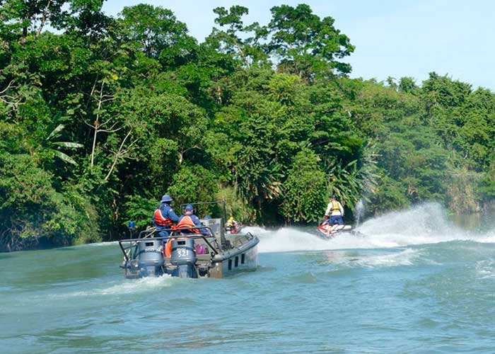 Niño nicaragüense es arrastrado por un cocodrilo en un río de Costa Rica