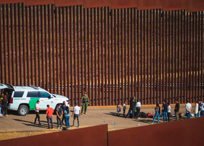 Trágica muerte de una migrante tras caer del muro fronterizo en Estados Unidos