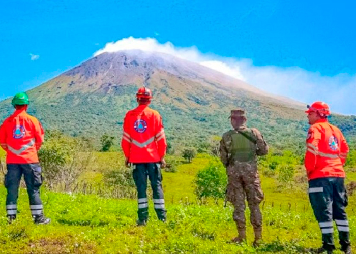 Alerta en El Salvador por incremento de la actividad del volcán Chaparrastique