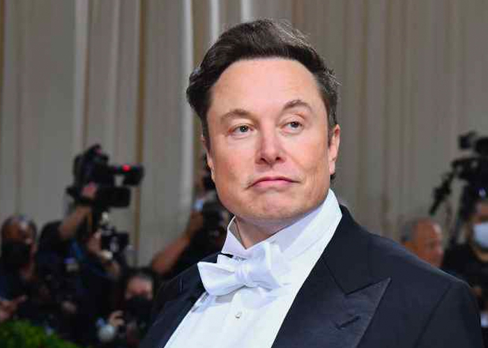 Elon Musk anuncia que Twitter cobrará por la marca azul