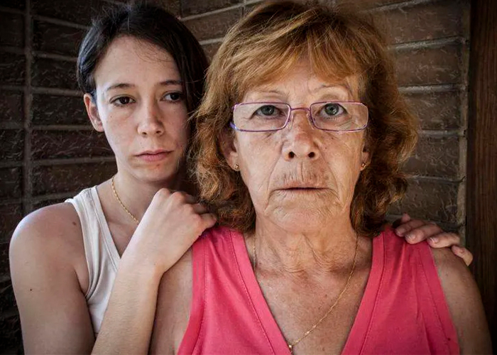 Mujer en España hizo justicia por su mano, quemó vivo al violador de su hija