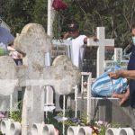 Visitan a los deudos en el cementerio de Estelí