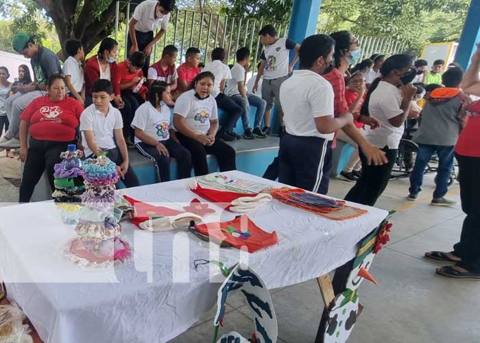 Festival navideño desde la escuela Melania Morales, en Managua