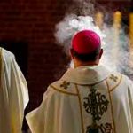 Al menos 11 obispos y ex obispos en Francia investigados por abusos sexuales