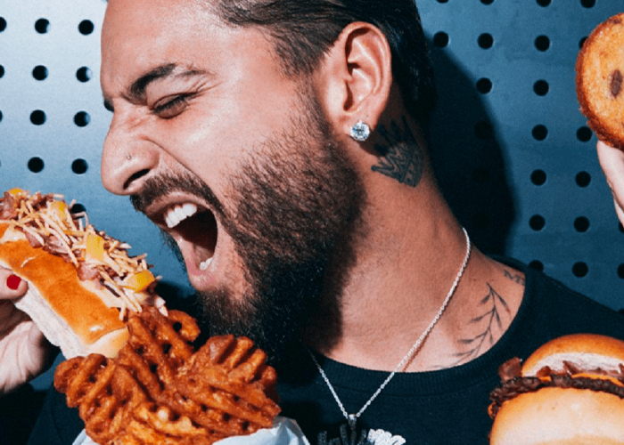 Maluma lanza sus propias hamburguesas “Dembow” 