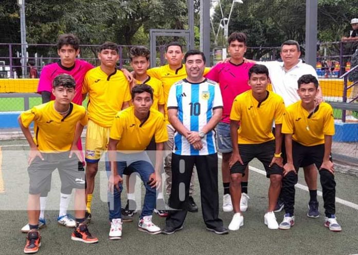 Foto: Juego de fútbol con la academia de la Alcaldía de Managua en honor a Maradona / TN8