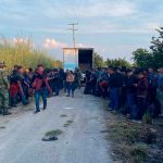 Abandonan a su suerte dentro de un camión a 82 migrantes en Chiapas