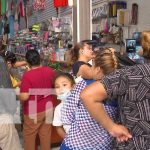 Mercados de Nicaragua con artículos navideños