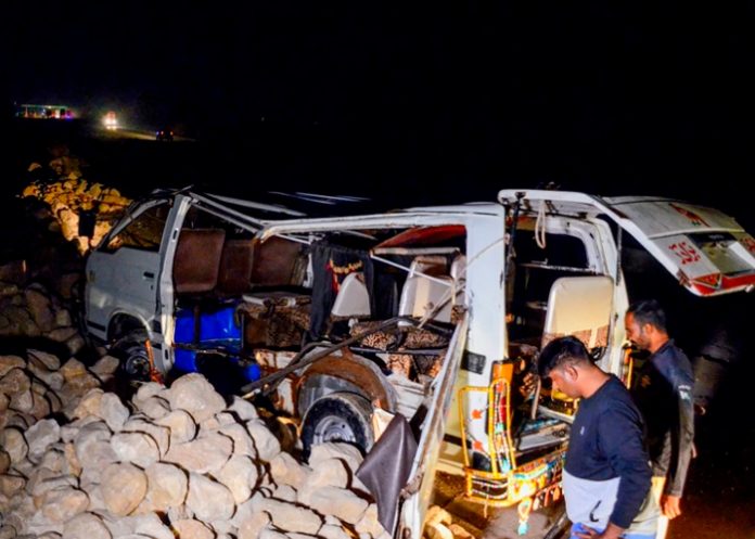 Trágico accidente en Pakistán dejó 20 personas de la misma familia muertas