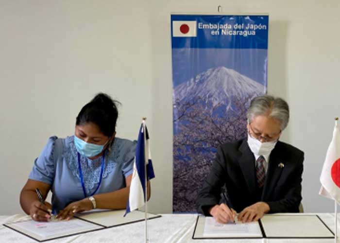 Embajador de Japón firmó contrato de donación con la Alcaldesa Municipal de Rosita