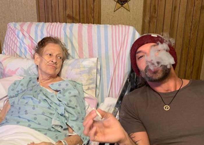 Abuela desahuciada decide fumar un “churro” con su nieto antes de morir