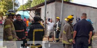 Foto: Grandes columnas de fuego reducen a cenizas enseres de vivienda en Managua / TN8