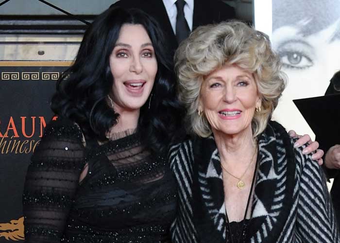Cher confirma a través de Twitter el fallecimiento de su madre