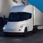 Tesla: Elon Musk vende su primer camión electrónico