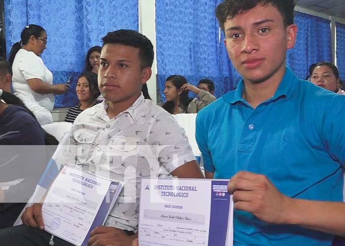Egresados de cursos de capacitación técnica reciben su certificado en Madriz