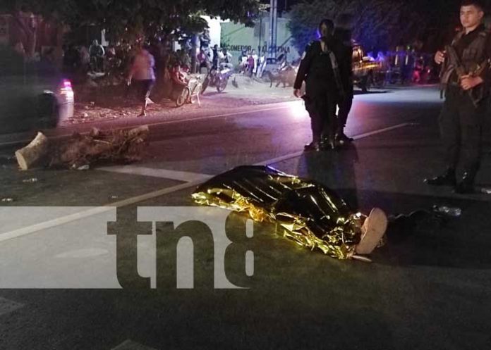 Foto: Peatón fallece tras pasar un bus sobre su cabeza en el KM 41.5 carretera nueva a León / TN8
