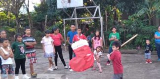 Niños de la Isla de Ometepe, disfrutan de piñatas navideñas