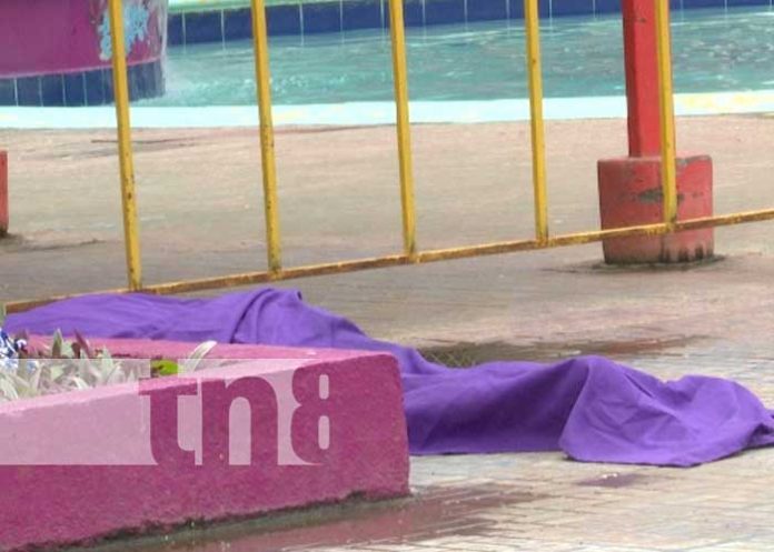 Foto: Misteriosa muerte de hombre de la tercera edad en balneario de Managua / TN8