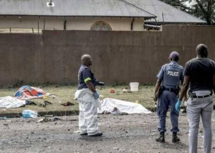 Asciende a 26 la cifra de muertos tras la explosión de un camión en Sudáfrica