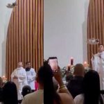 En video quedó captado como el niño Dios bajó del cielo en una iglesia