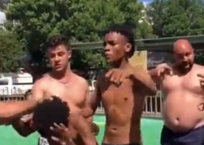 3 jóvenes son sacados de una piscina por racismo en Sudáfrica