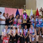 Medallas y trofeos para ganadoras de San Isidro 