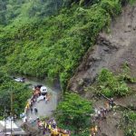 Ascienden a 34 los muertos tras deslizamiento de tierra que sepultó un bus en Colombia