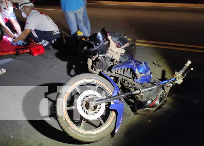Foto: Motociclista se estrella contra una camioneta en el km 13, carretera sur, en Managua / TN8