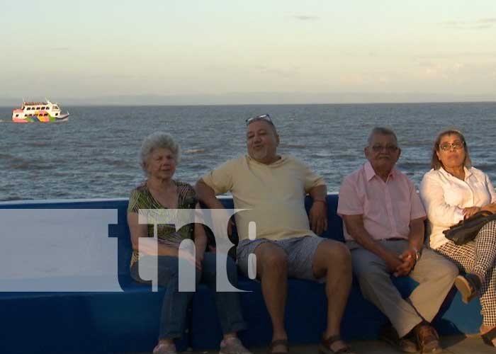 Foto: Familias nicaragüenses disfrutan de los escenarios del Puerto Salvador Allende / TN8