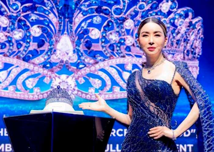 La nueva tiara fue confeccionada a mano y tiene 993 piedras preciosas; 110.83 quilates de zafiro azul y 48.24 quilates de diamante blanco.