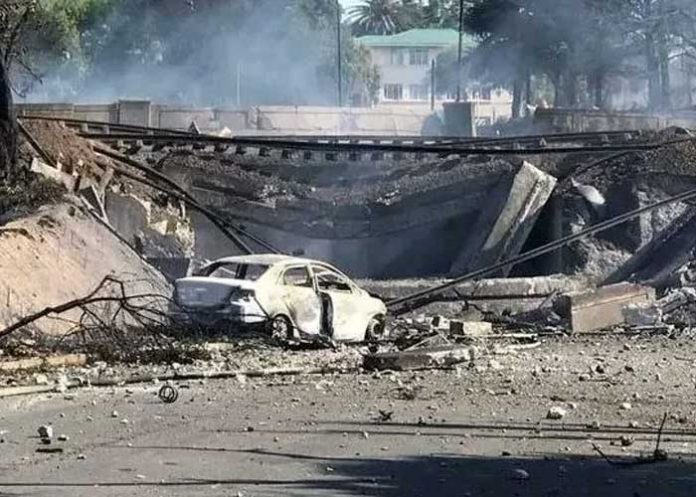 Al menos 18 muertos dejó la explosión de un camión en Sudáfrica