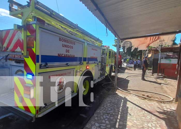 Bomberos investigan causas del incendio en Managua