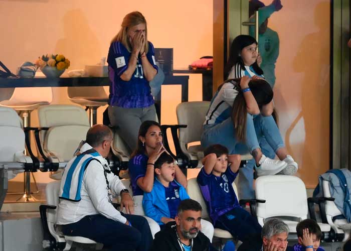 Escena viral: Hijo de Messi se queda dormido durante partido del Mundial