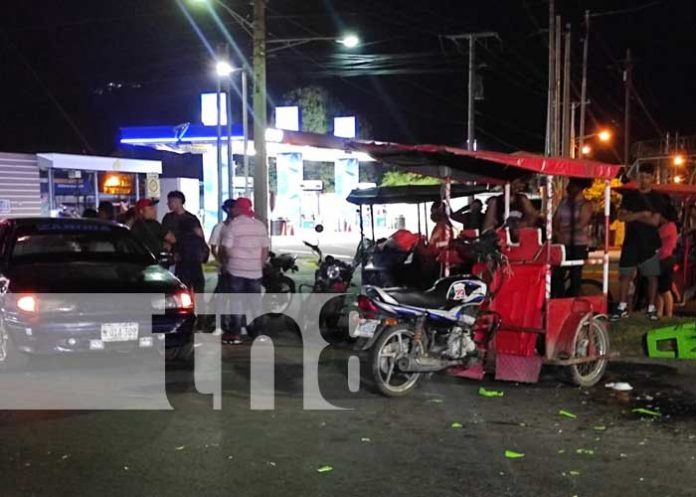 Foto: Carro colisiona a caponero y resultan tres personas gravemente lesionadas en Managua / TN8