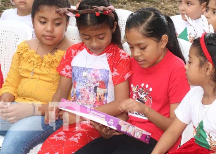 Niños y niñas que se han destacado reciben juguetes en Siuna