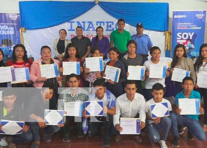 Egresados de cursos de capacitación técnica reciben su certificado en Madriz