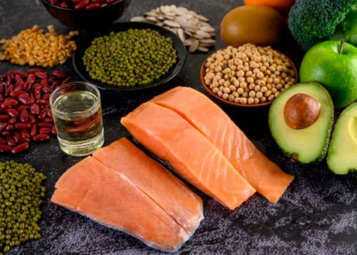 Consumir estos 6 alimentos te puede ayudar a prevenir el cáncer de colon