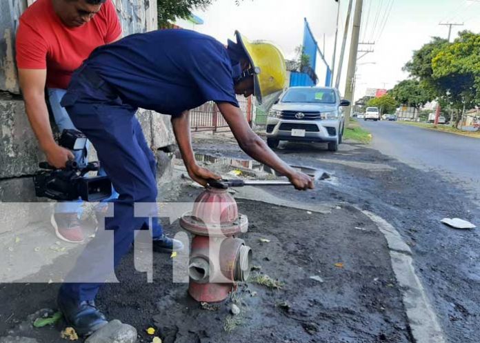 Bomberos de Nicaragua realizan inspección de hidrantes en mercado Oriental