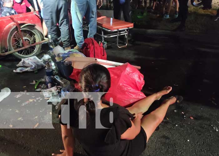 Foto: Carro colisiona a caponero y resultan tres personas gravemente lesionadas en Managua / TN8