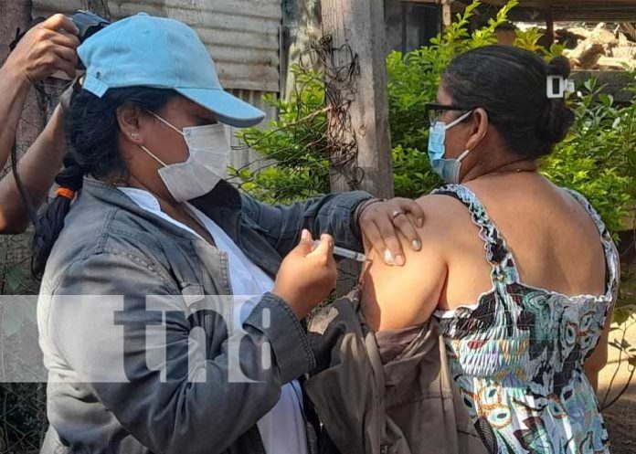 Foto: Jornada de vacunación en el Barrio La Curva del distrito Vl, Managua / TN8