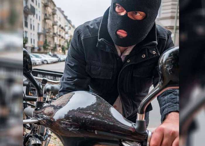 Ladrón se arrepintió de robar una moto y la devolvió