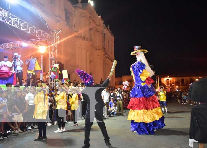 Espectáculo de bailes de Gigantonas Tradicionales en León
