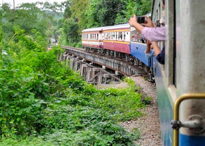 Turista murió al caer de tren en Tailandia