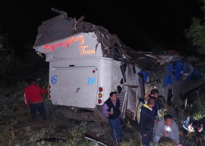 Caída de bus en México dejó tres muertos y heridos