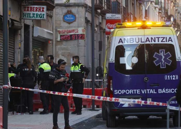 Un hombre asesina a su mujer en un bar en España
