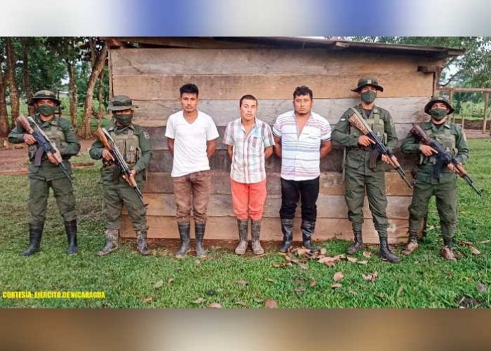 Foto: Captura de sujetos por robos, gracias al trabajo del Batalló Ecológico de Bosawás en Nicaragua / Cortesía