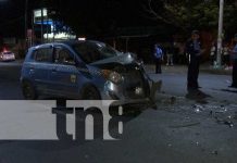 ¡Sangriento! Muere motociclista al chocar de frente contra un taxi en Managua