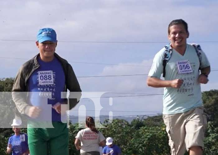 Atletas con discapacidad participaron de la carrera Luz y Sonido en Managua