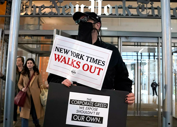 Más de mil empleados del New York Times en huelga exigiendo aumento salarial